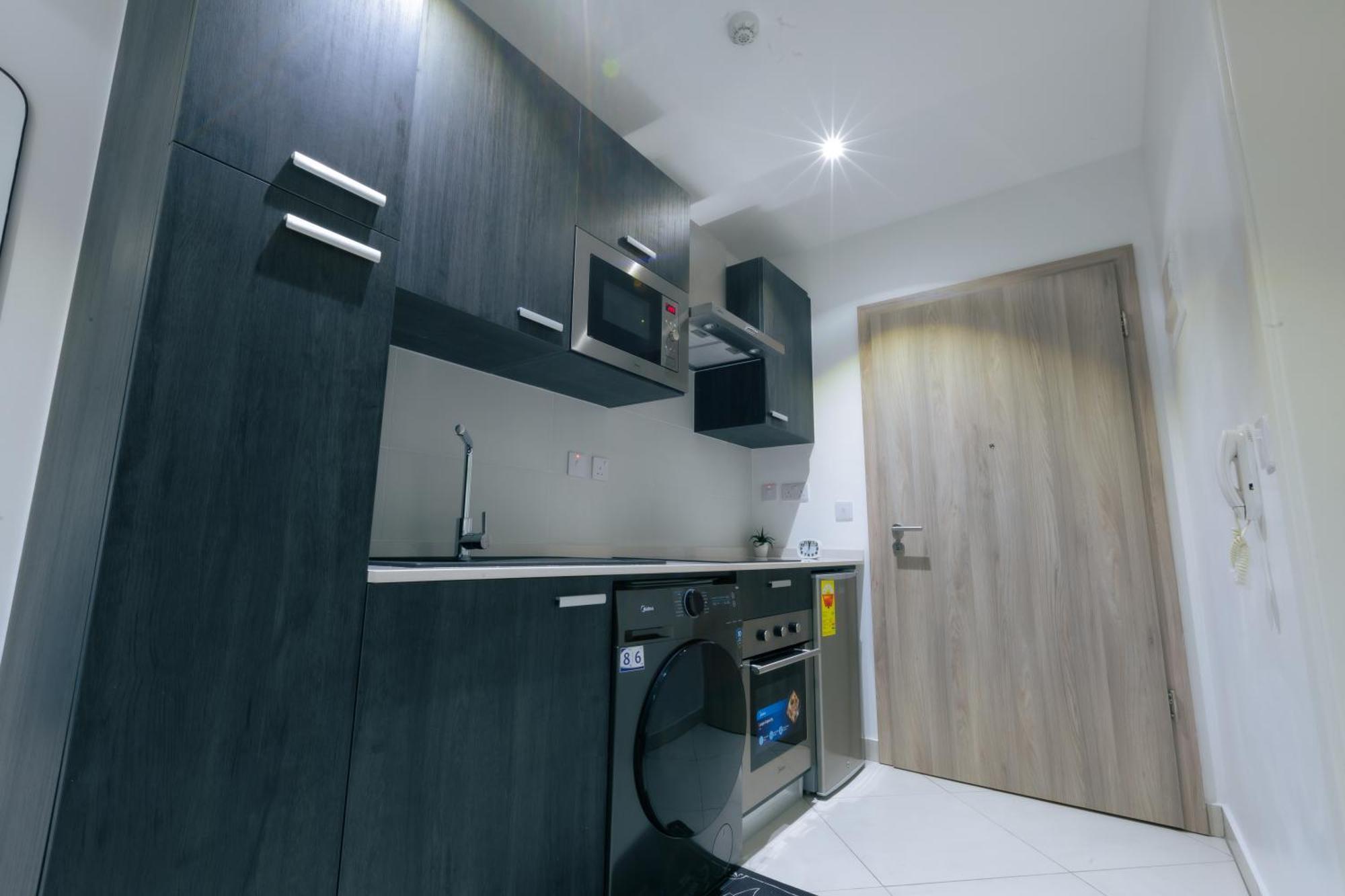 7 Minutes From The Airport - Chic Studio 阿克拉 外观 照片